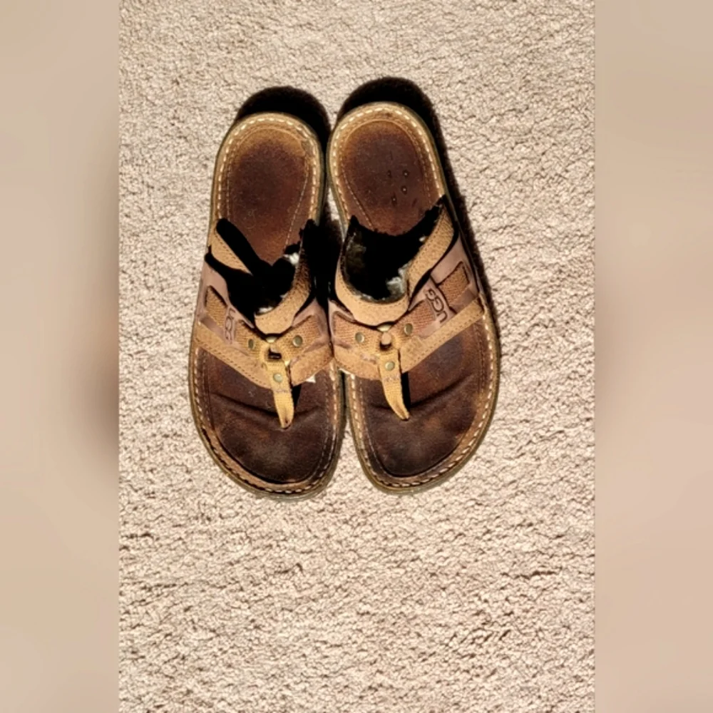 UGG Women's Furry Sherpa Lined Flip Flops Sandals Size 9 UGG 1629